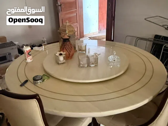 طاولة رخام اصيله مع تلات كراسي