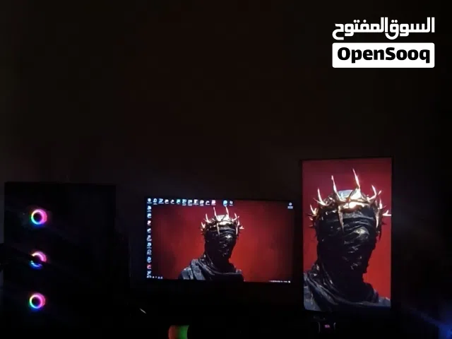 غراض هواي كيس حاسبه وطاوله وكرسي وشاشتين وسيريس اس واكس بوكس ون اكس وماوس وكيبورد واقراص