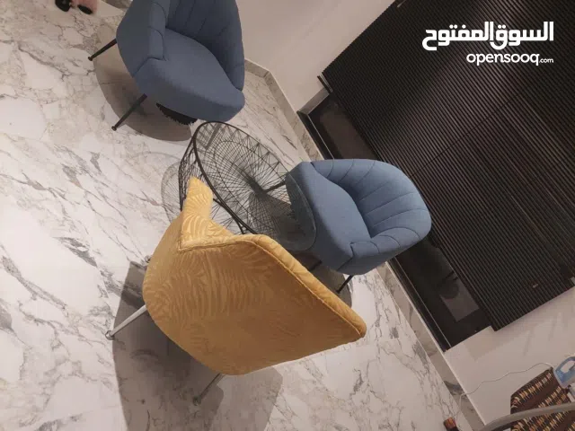 3 كراسي مع طاولة