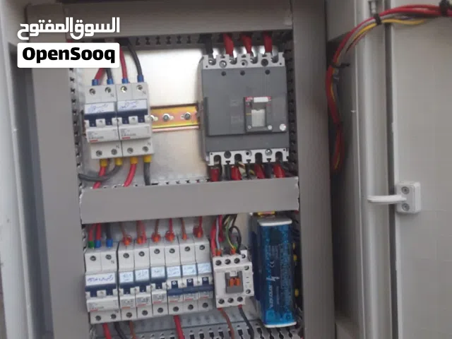 كهربائي سوري في بنغازي وضواحيها صيانة +تأسيس+تشطيب +تجميع لوحات +ATS قلاب مولدة وعمومي +سبوت لايت