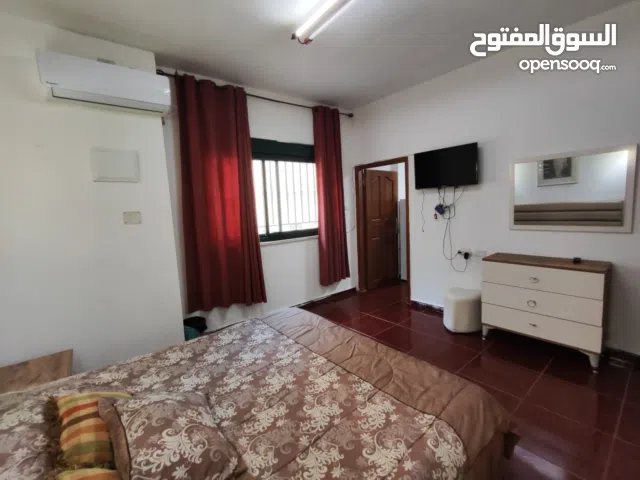 شقة صغيرة مفروشة للايجار في عين مصباح قرب بنك فلسطين المركزي