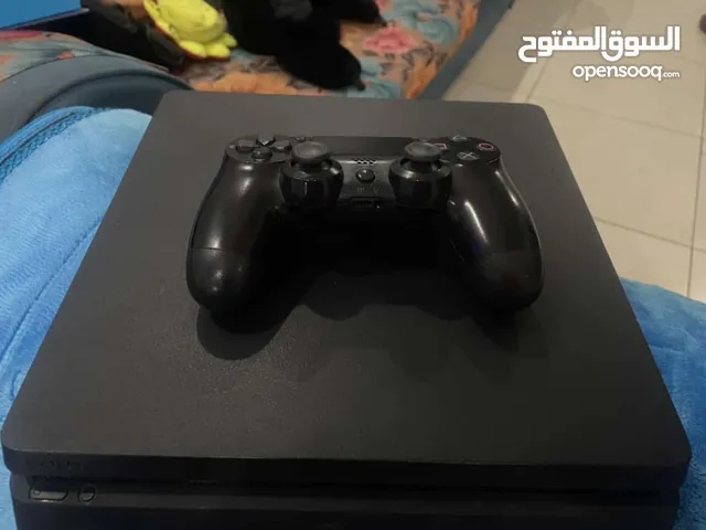 ps4 بحالة ممتازة