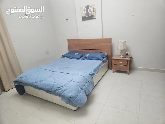 ROOM SHARING FOR A WORKING LADY.