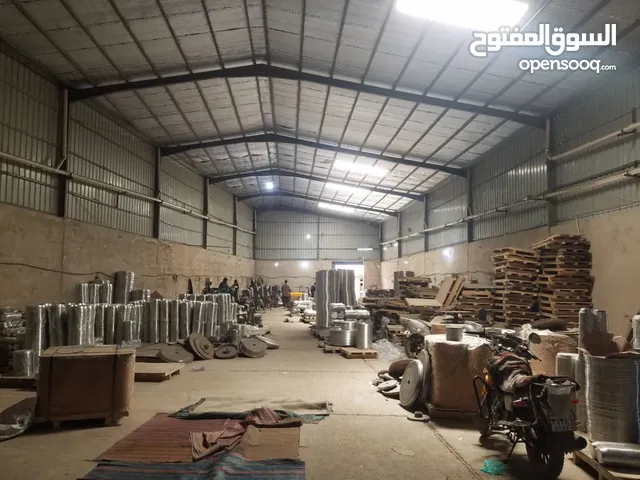 هنجر أو مصنع مع الوحوش من الخالف 14في14متر والهنجر60طول في 14مترعرض