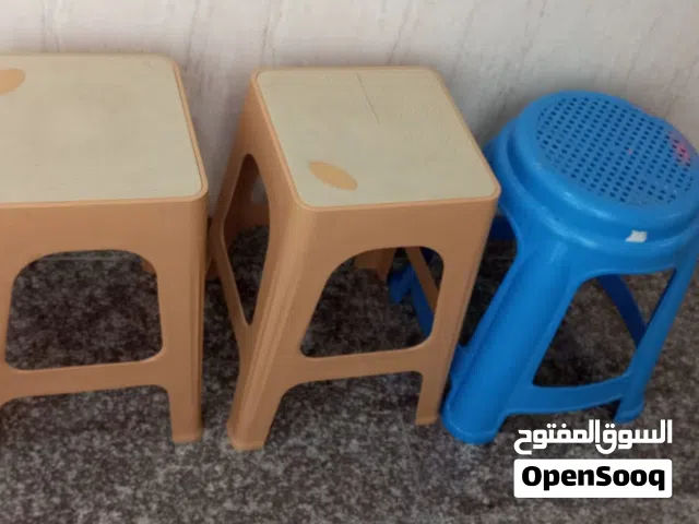 3 كراسي شبه جديدة