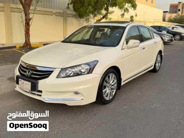 السلام عليكم....هوندا أكورد موديل 2011 فل كامل نفقيشن 6 سلندر الممشى 292 عضلات مكينه شاصي اير