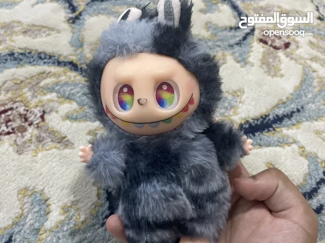 Labubu نادر جداً – لون رمادي/أسود – أصلي ومختوم