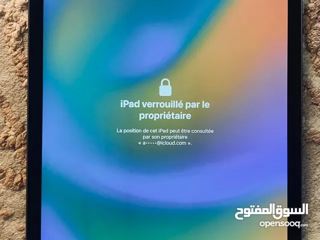 iPad (8th Generation) locked iCloud