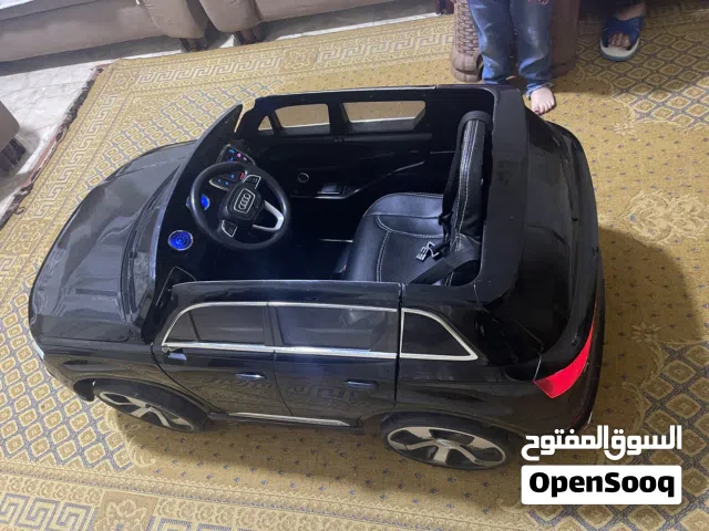 سياره اودي كيو 7 اطفال لون اسود مستعمله