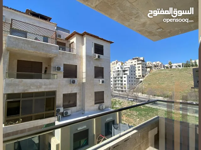 شقة طابق ثاني مفروشة فاخرة للبيع في عبدون بالقرب من السفارة السعودية مساحة 215م