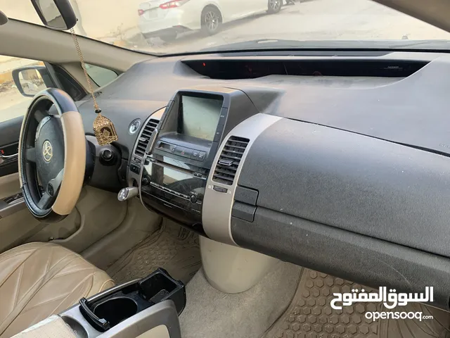 سيارة تويوتا بريوس