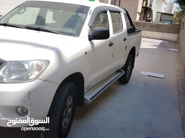 تويتا هايلكس موديل 2006 للبيع بسعر ممتاز