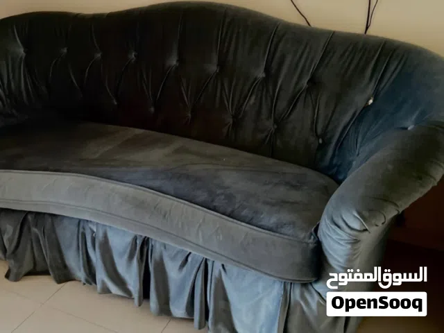 اربع أطقم صوفه وطاولتان سعر : درهم 700