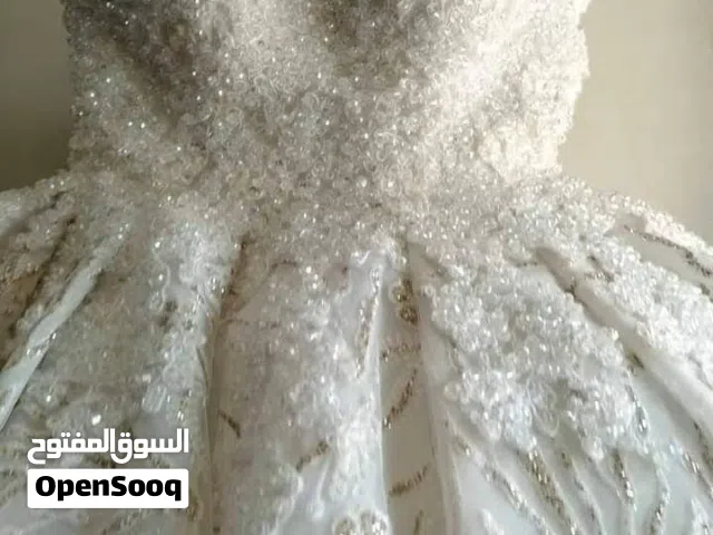 فستان زفاف فخم للبيع مع طرحته الأصلية