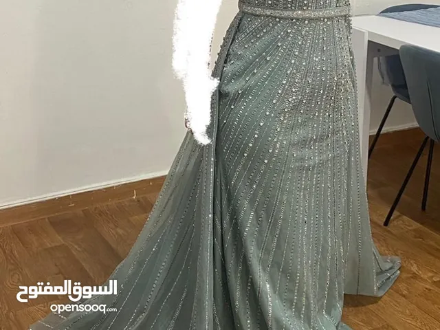 فستان سهرة لبسة واحدة يلبس L / Lx