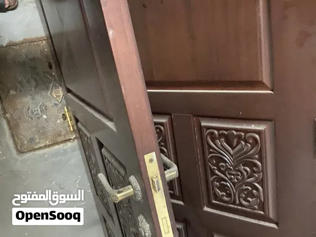 باب كبير  خشب ذات جودة 100%