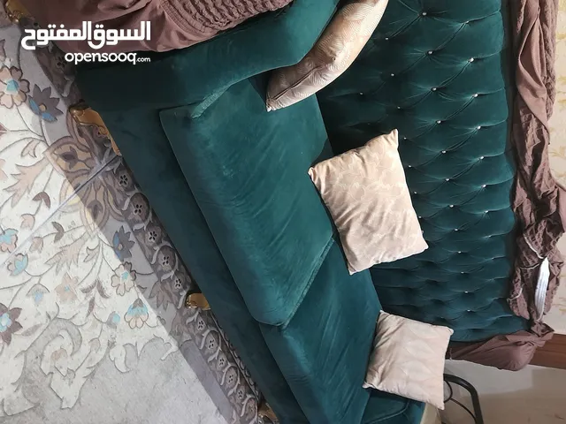 كنب نظيف بحاله ممتازه عدد 5 قطع+4طاوله +غطاء حمايه للكنب