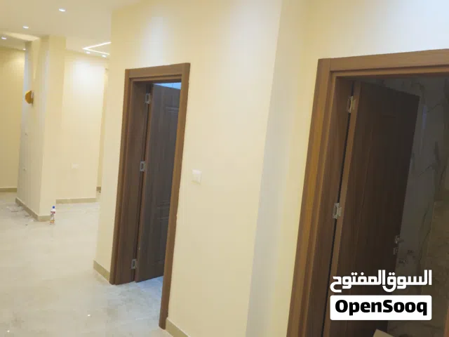 شقة حديثه دور الرابع للبيع ف طرابلس السدرة... مسقوف الشقة 150 متر..