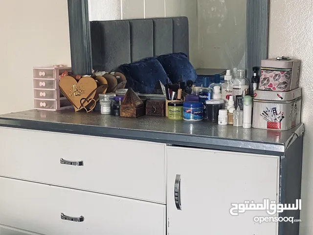 غرفة نوم كاملة خشب ابلكاش ماليزي دولاب سحاب وسرير وكامدينو وتسريحة وكرسي وفرش ضغط وملحقات اخرى