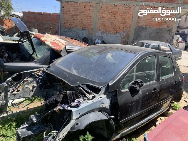 السياره للبيع قطع