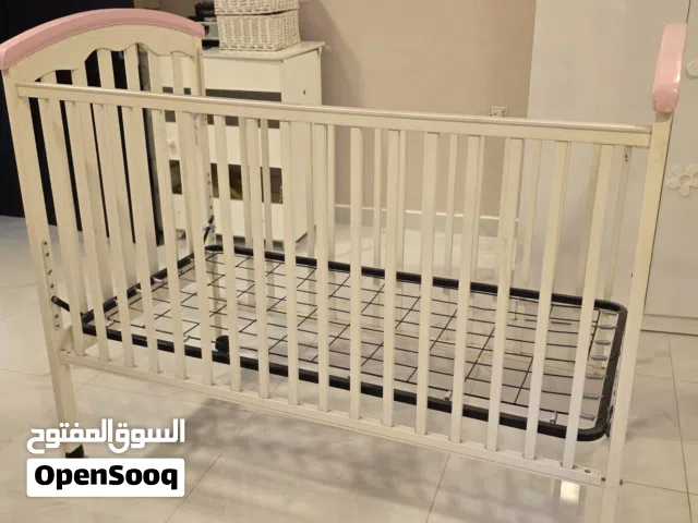 سرير رضع بحالة جيدة