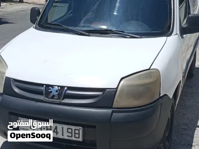2009 بيجو بارتنر Standard
