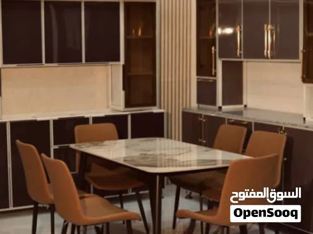 طاوله طعام رخام و زجاج وخشب خارجي 6كراشي و4كراسي موجوده جميع المقاست