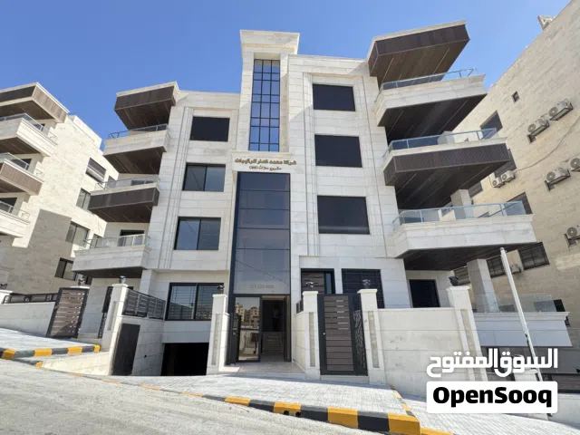 شقة الطابق الثالث (شمال) مع روف واسع ومميز، يمنحك الخصوصية التامة والإطلالة الخلابة