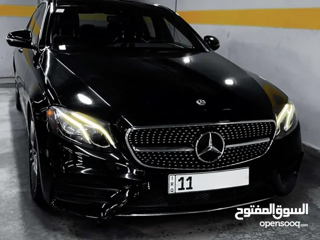 مرسيدس E 300 سوداء