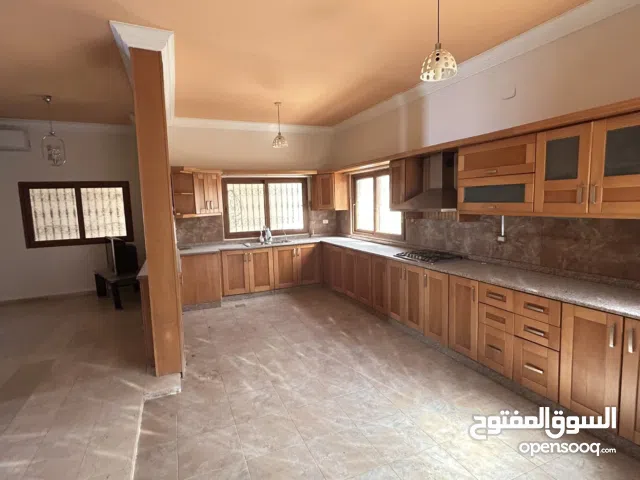 240 m2 More than 6 bedrooms Villa for Rent in Tripoli Souq Al-Juma'a