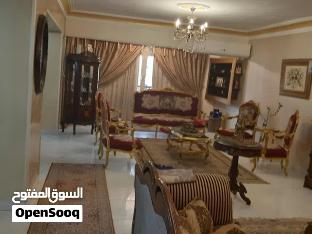 شقه مفروشه أمام السراج مول مكرم عبيد وبجوار التوحيد والنور