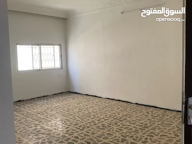 200 m2 4 Bedrooms Apartments for Rent in Zarqa Al Souq