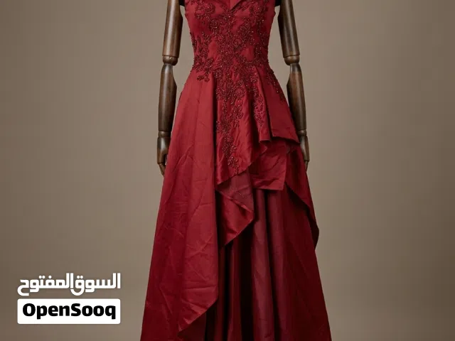 فستان خطوبه استعمال مره واحده فقط كوالتي تركي قماش اصلي تفاصيل الورد السعر 55 والتوصيل مجاني كافه