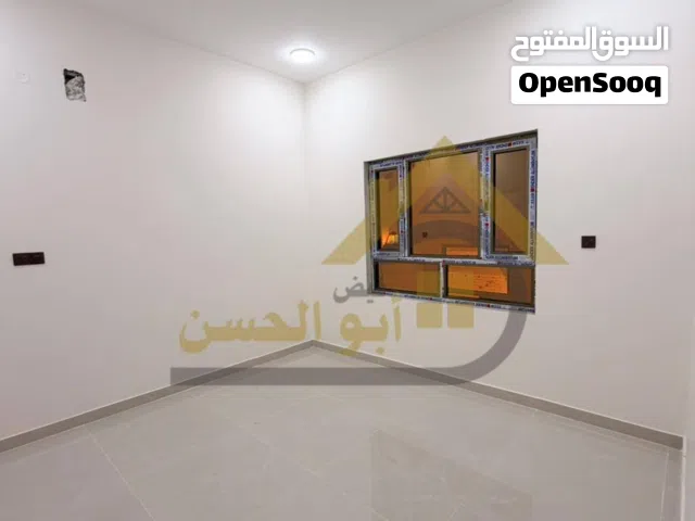 110 m2 2 Bedrooms Townhouse for Rent in Basra Dur Al-Naft