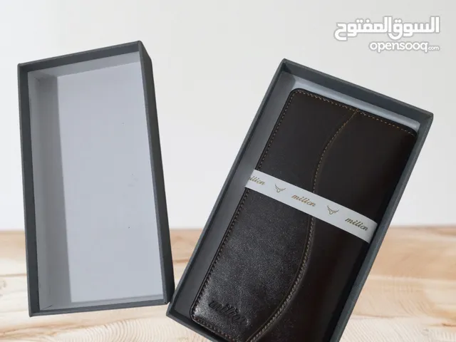 محفظة من الجلد الطبيعي