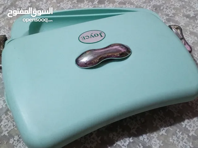 حافظه طعام جديدة نظيفه حجمها متوسط وبيها مجال وحجم صغير