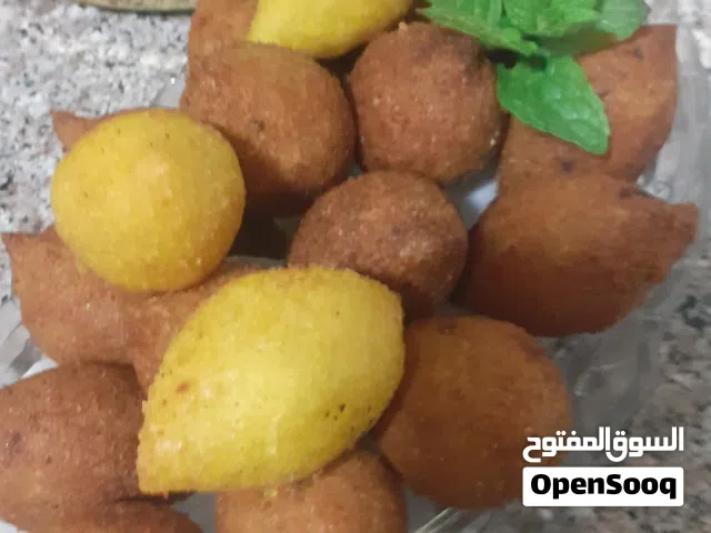 كبتنا اللذيذة باللحم الفريش ذبح الكويت والسمبوسة الاجبان والمحاشي المشكلة ورولات المسخن  حياكم للطلب