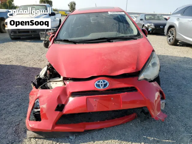 2012 تويوتا بريوس Prius C