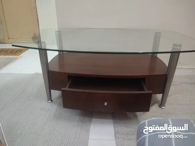 طاوله مودرن زجاج سيكرويت قوى من الخشب وأرجل ستانلس بها درج طاوله مودرن مناسبه للتلفاز أو الاستخدام