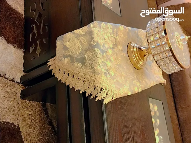 طاولات للبيع طاوله كبيره مع 3 طاولات