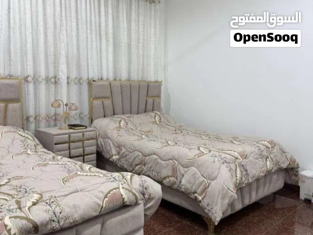 أسرة بحالة جديد اثنين أسرة مع مفارش طبية رقم واحد جاهز للبيع بسعر جدا مناسب