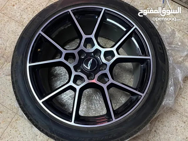 للبيع: طقم جنوط وكفرات أصلية Aston Martin DBX