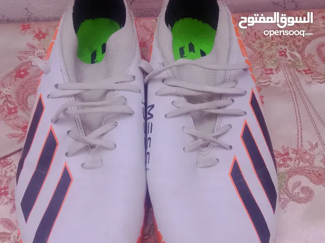 حذاء كره قدم قياس 40 مستعمل قليل داير خياط صناعه ايطاليه جلاتين اصلي