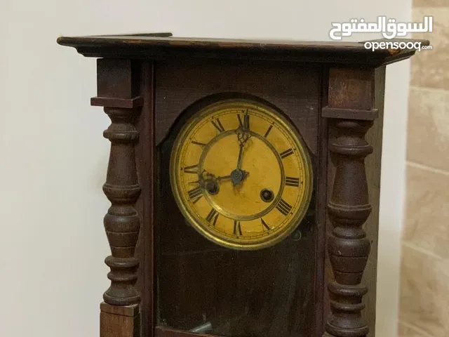 ساعة انتيكا اثرية وطاولة أثرية للبيع
