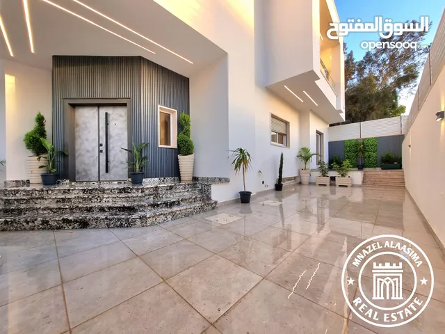 560 m2 4 Bedrooms Villa for Sale in Tripoli Al-Serraj