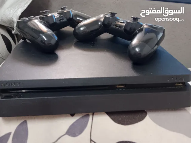 Playstation 4 slim 1tb  مع ايدتين اصليات
