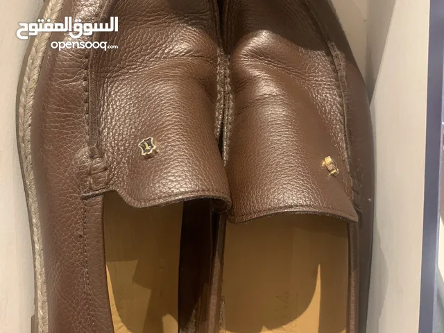 البيع جوتي مستخدم كل جديد مقاس 44 سعر الشراء من السرحان 50 دينار