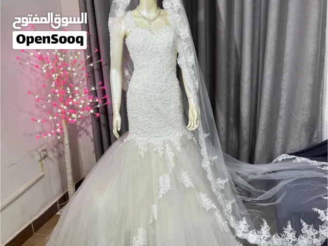 فساتين زفاف ثقيلة وفخمة (لبسة وحدة شبه جديد) للبيع مع جاكيت وطرحة لكل بدلة