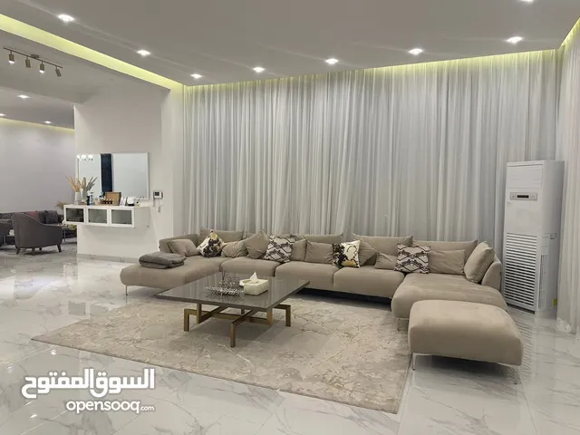 350 m2 More than 6 bedrooms Villa for Sale in Al Batinah Sohar