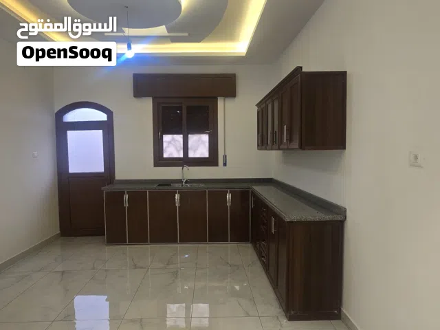 200 m2 3 Bedrooms Townhouse for Rent in Tripoli Ain Zara